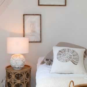 J-Line bijzettafel Gekerfd – hout – naturel J-Line bijzettafel Gekerfd – hout – naturel
