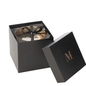J-Line geurkaars M-Chic – Oud & Amber – glas – goud/zwart – medium – 8 J-Line geurkaars M-Chic – Oud & Amber – glas – goud/zwart – medium – 8