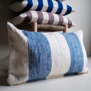 Household Hardware – kussen – Blauw – Smalle streep Household Hardware – kussen – Blauw – Smalle streep