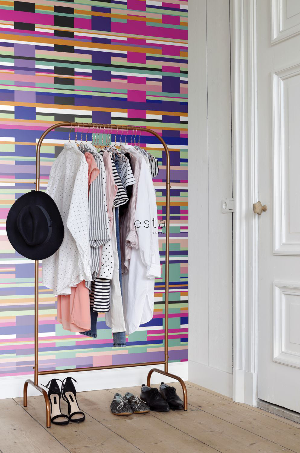 ESTAhome fotobehang grafisch motief roze, paars, blauw en zwart - 200