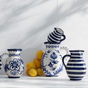 J-Line kruik Granada – keramiek – wit/blauw – large J-Line kruik Granada – keramiek – wit/blauw – large