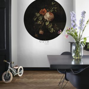 ESTAhome zelfklevende behangcirkel bloemstilleven donker rood en zwart ESTAhome zelfklevende behangcirkel bloemstilleven donker rood en zwart