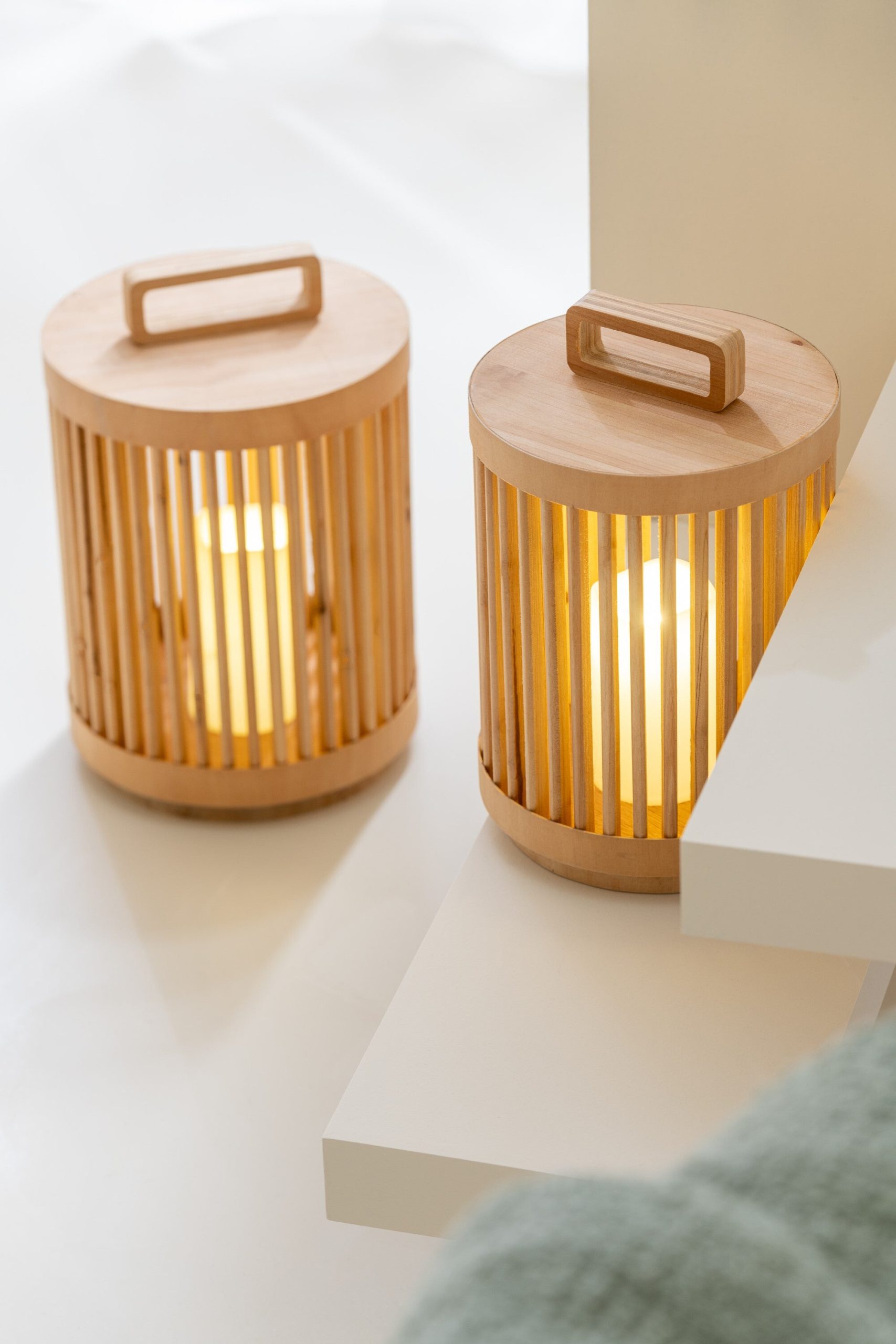 J-Line lamp Cylinder - sparhout - naturel - small - LED lichtjes