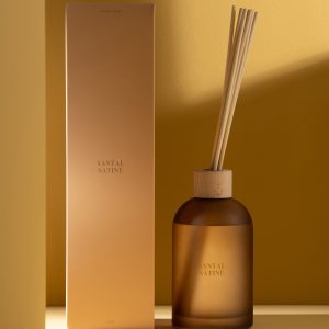 J-Line geurstokjes Accords Essentiels – Santal Satiné – geel – 550 ml J-Line geurstokjes Accords Essentiels – Santal Satiné – geel – 550 ml