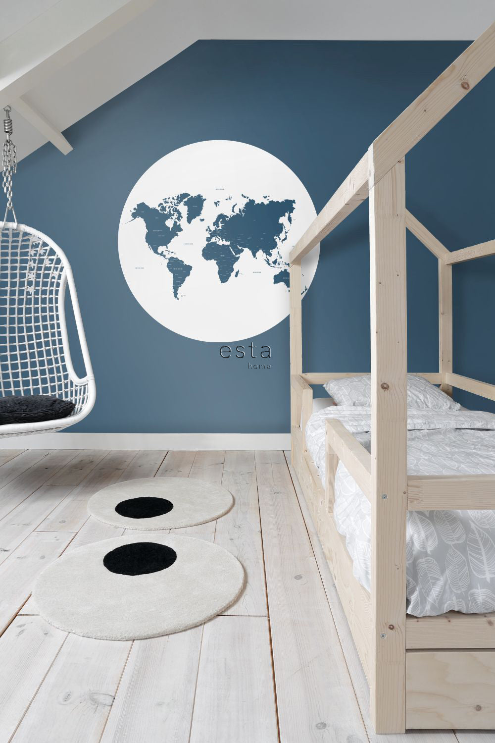 ESTAhome zelfklevende behangcirkel wereldkaart blauw - Ø 140 cm - 1590