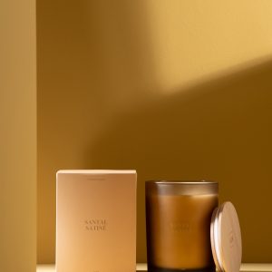 J-Line geurkaars Accords Essentiels – Santal Satiné – glas – geel – 52 J-Line geurkaars Accords Essentiels – Santal Satiné – glas – geel – 52