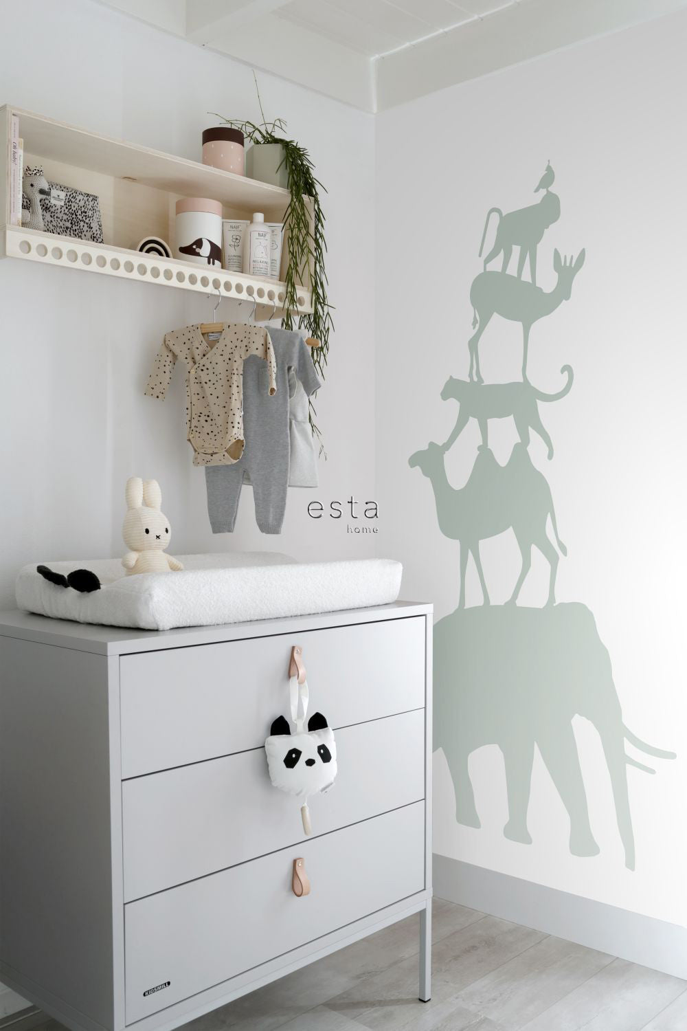 ESTAhome fotobehang gestapelde dieren mintgroen - 150 x 279 cm - 15892