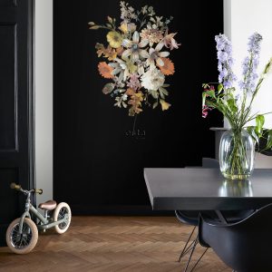 ESTAhome fotobehang bloemstilleven multicolor op zwart – 150 x 279 cm