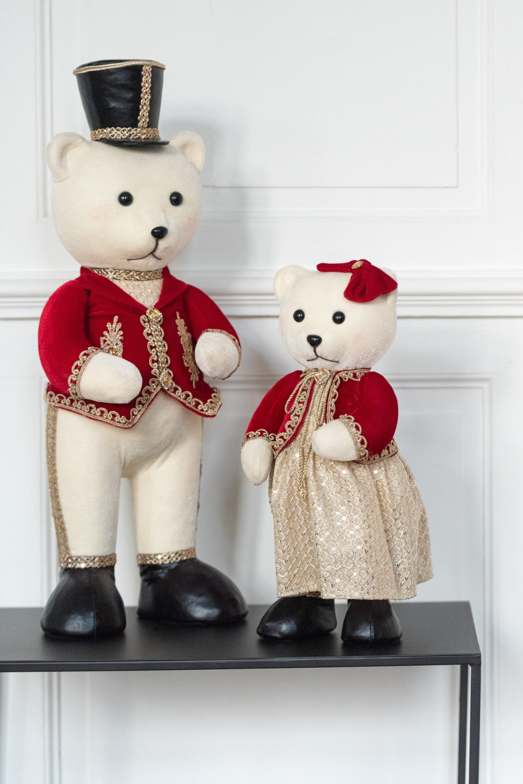 J-Line figuur Beer staand jongen/meisje - polyfoam/textiel - rood/goud