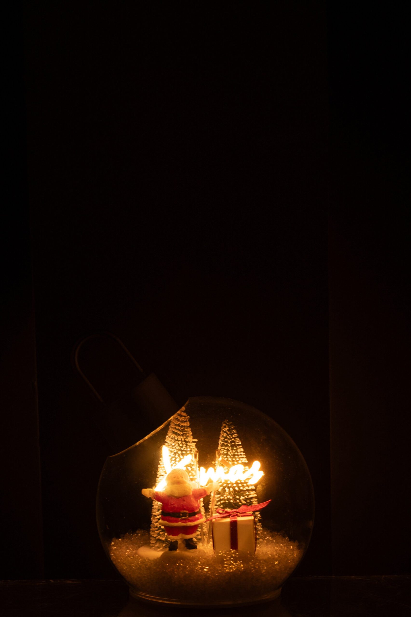J-Line kerstbal Kerstman - glas - wit/rood - small - LED lichtjes