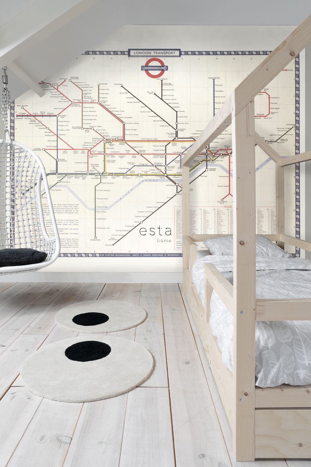 ESTAhome fotobehang metro plattegrond van Londen beige, rood en blauw