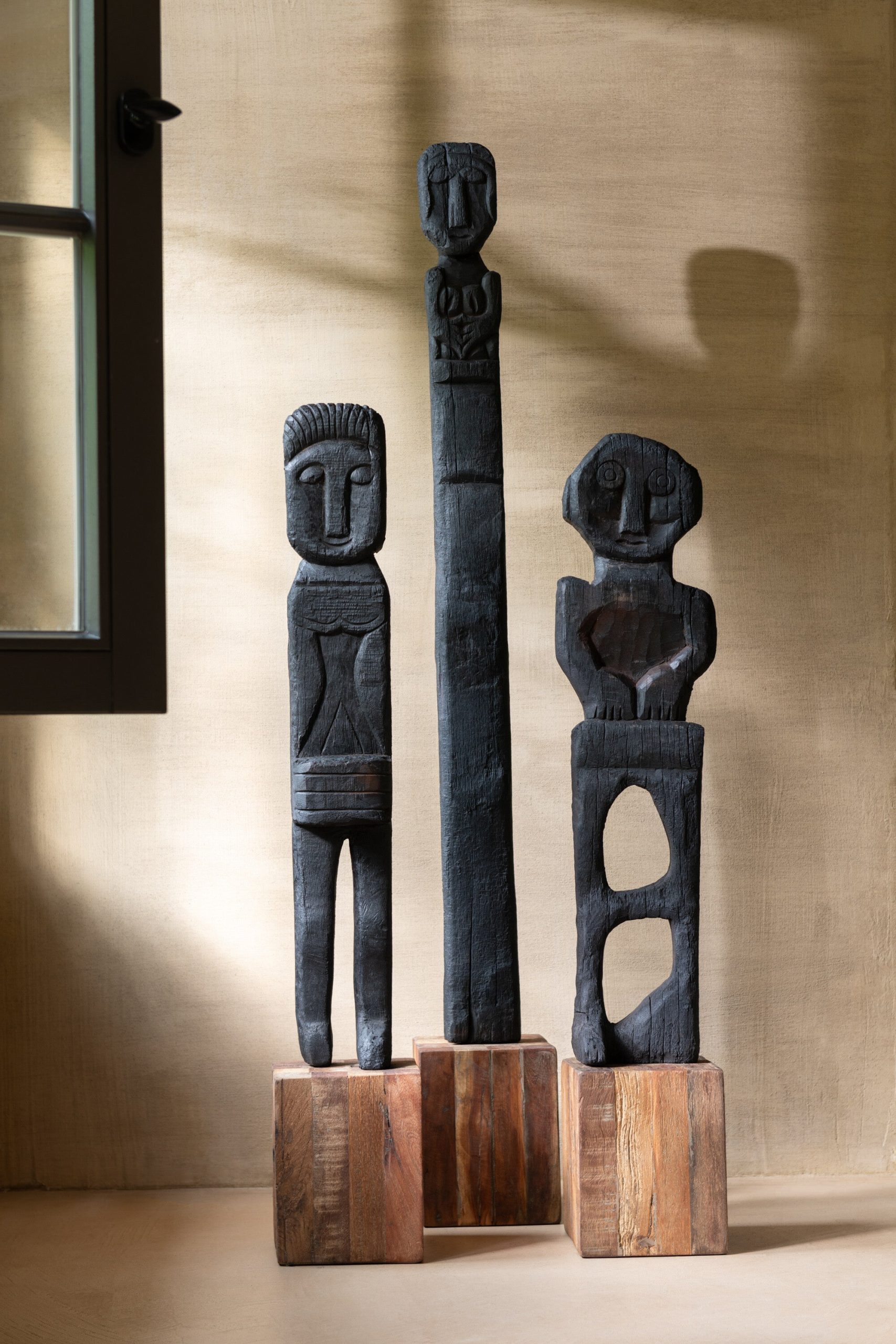 J-Line decoratie Standbeeld Kuru - hout - zwart/naturel