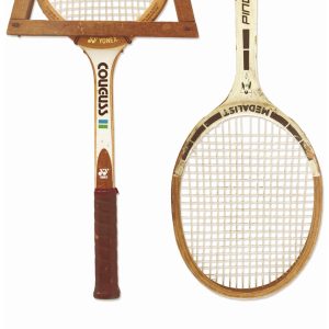 ESTAhome XXL behang vintage tennisrackets wit, bruin en beige – 50 x 9