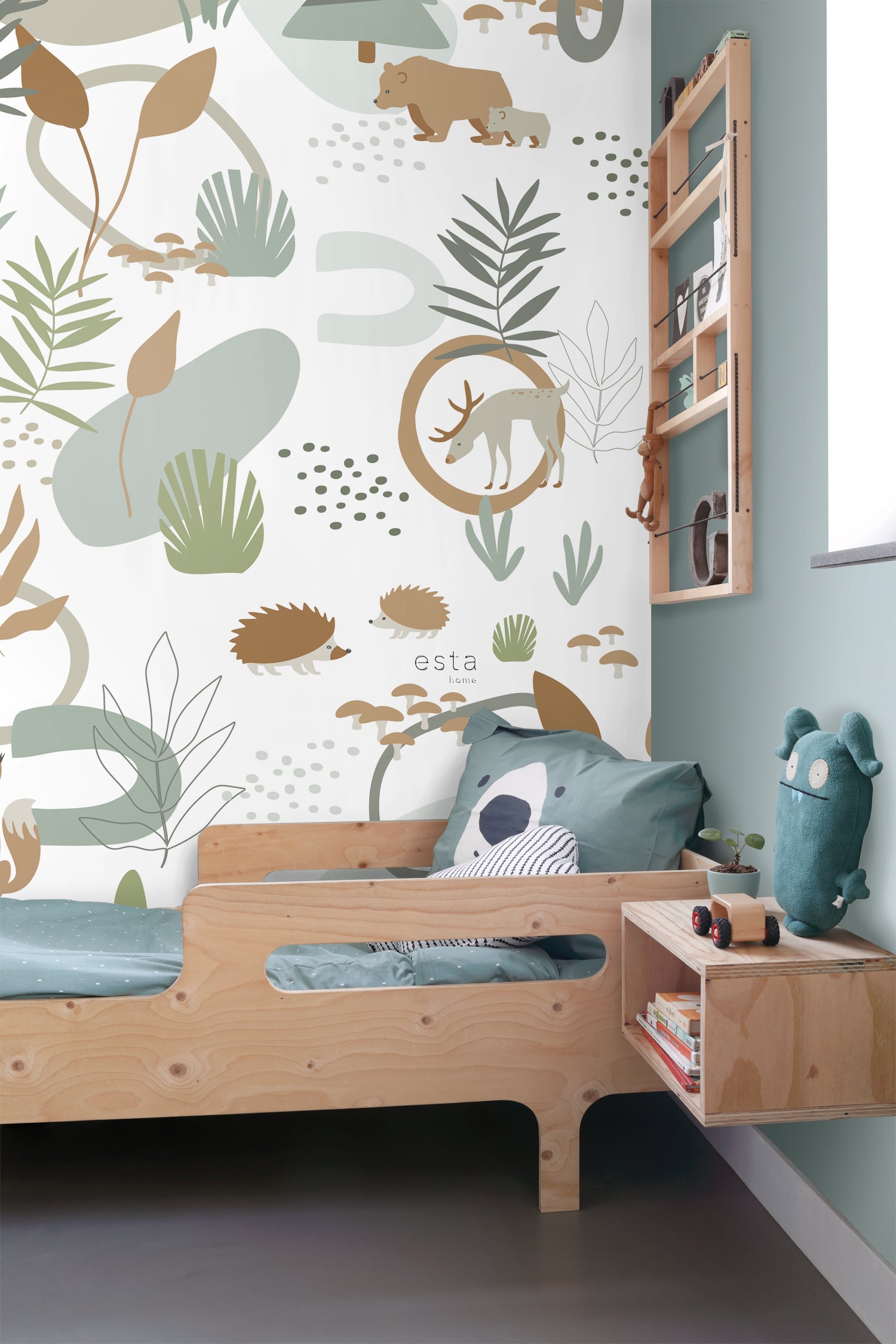 ESTAhome fotobehang bos met bosdieren vergrijsd groen en beige - 200 x