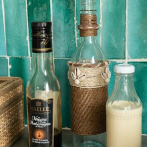 J-Line decoratie fles met schelpen – glas – bruin – 2 stuks J-Line decoratie fles met schelpen – glas – bruin – 2 stuks