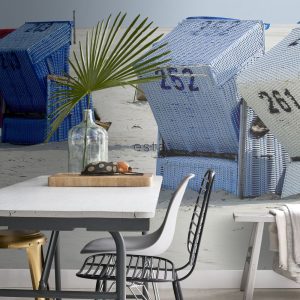 ESTAhome fotobehang strandstoel blauw en beige – 372 x 270 cm – 156518 ESTAhome fotobehang strandstoel blauw en beige – 372 x 270 cm – 156518