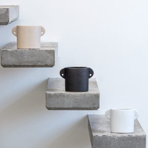 J-Line bloempot Renaissance – keramiek – beige – 2 stuks – Ø 8.5 cm J-Line bloempot Renaissance – keramiek – beige – 2 stuks – Ø 8.5 cm