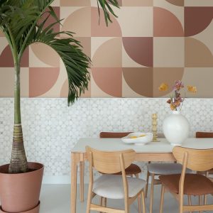 ESTAhome fotobehang geometrische vormen beige, roze en donker rood – 2 ESTAhome fotobehang geometrische vormen beige, roze en donker rood – 2