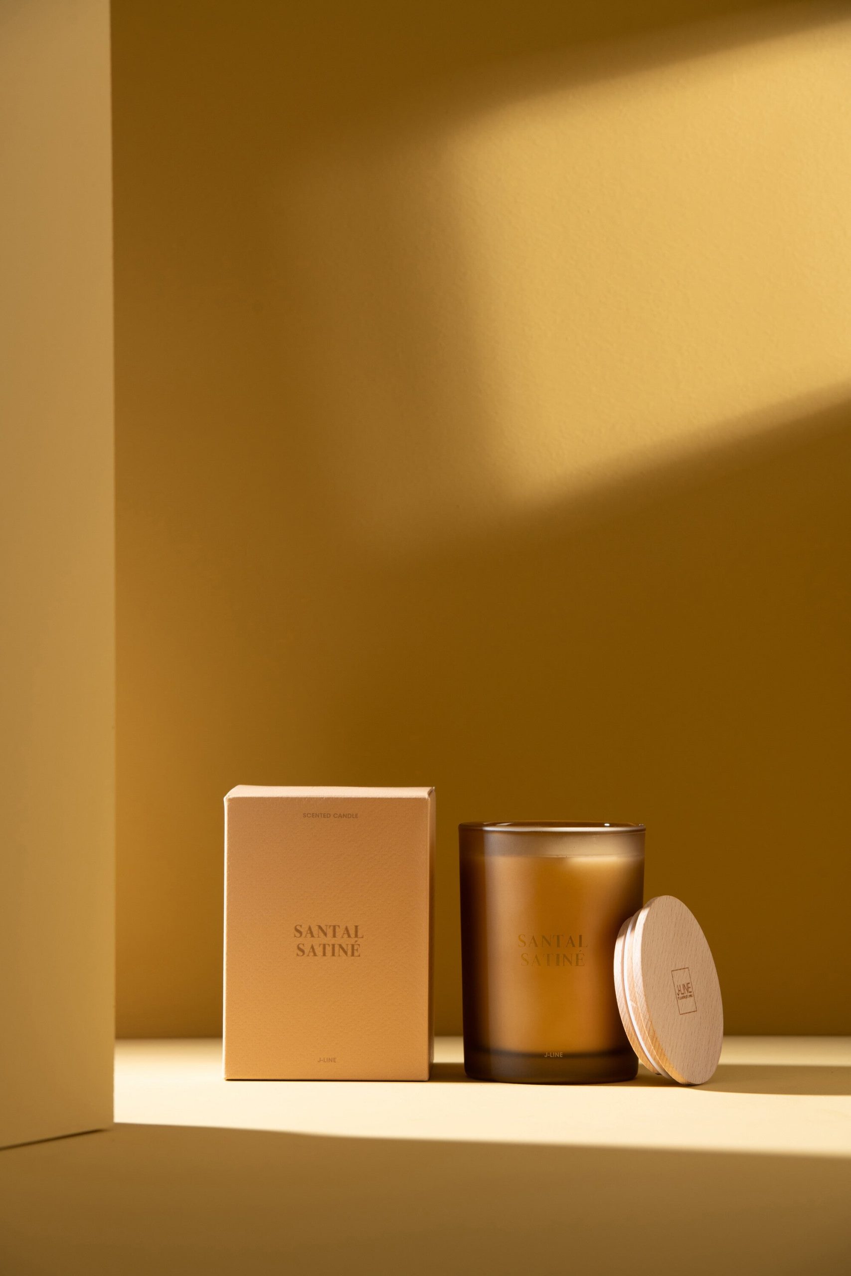 J-Line geurkaars Accords Essentiels - Santal Satiné - glas - geel - 38