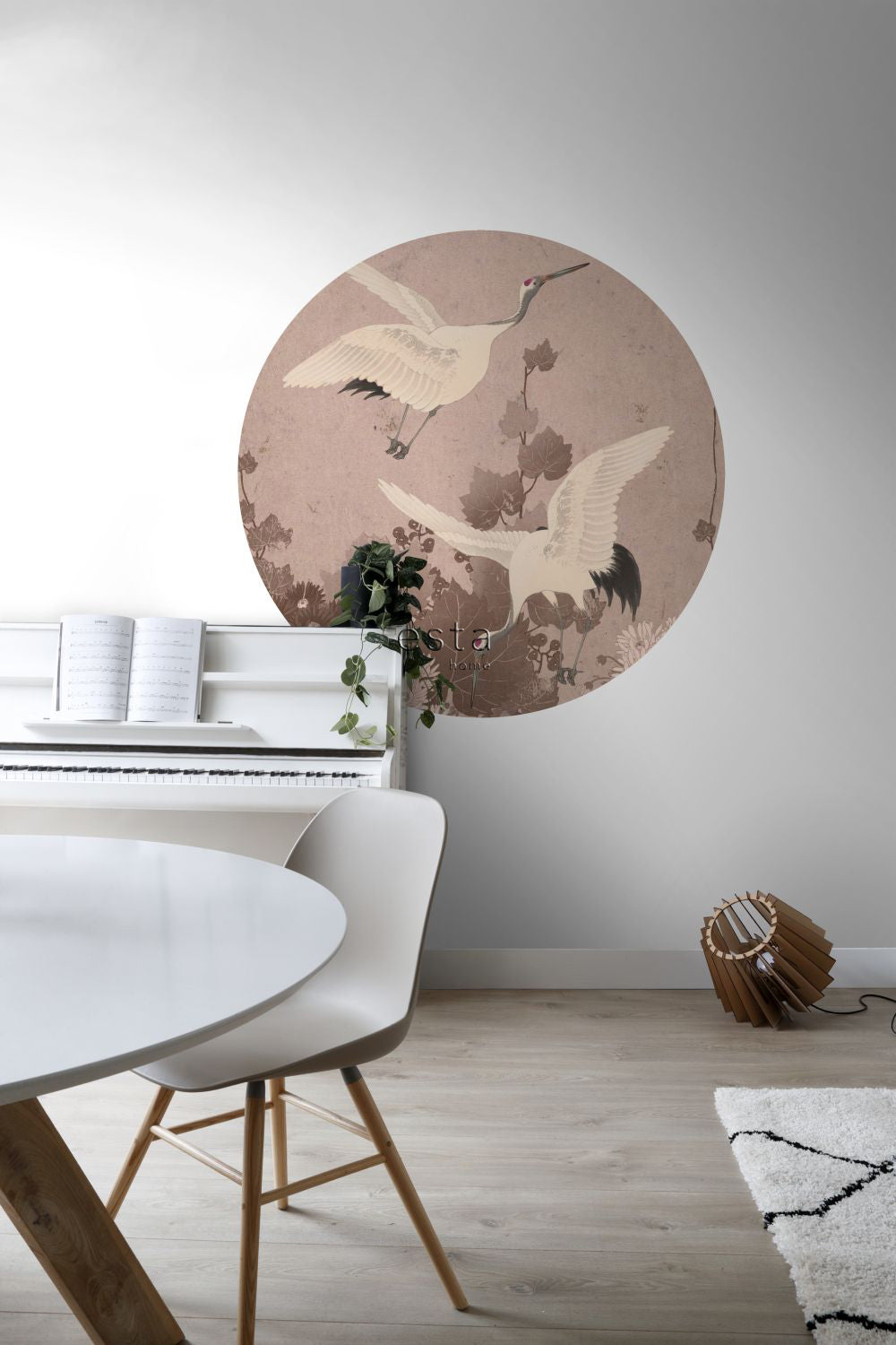 ESTAhome zelfklevende behangcirkel kraanvogels grijs roze - Ø 140 cm -