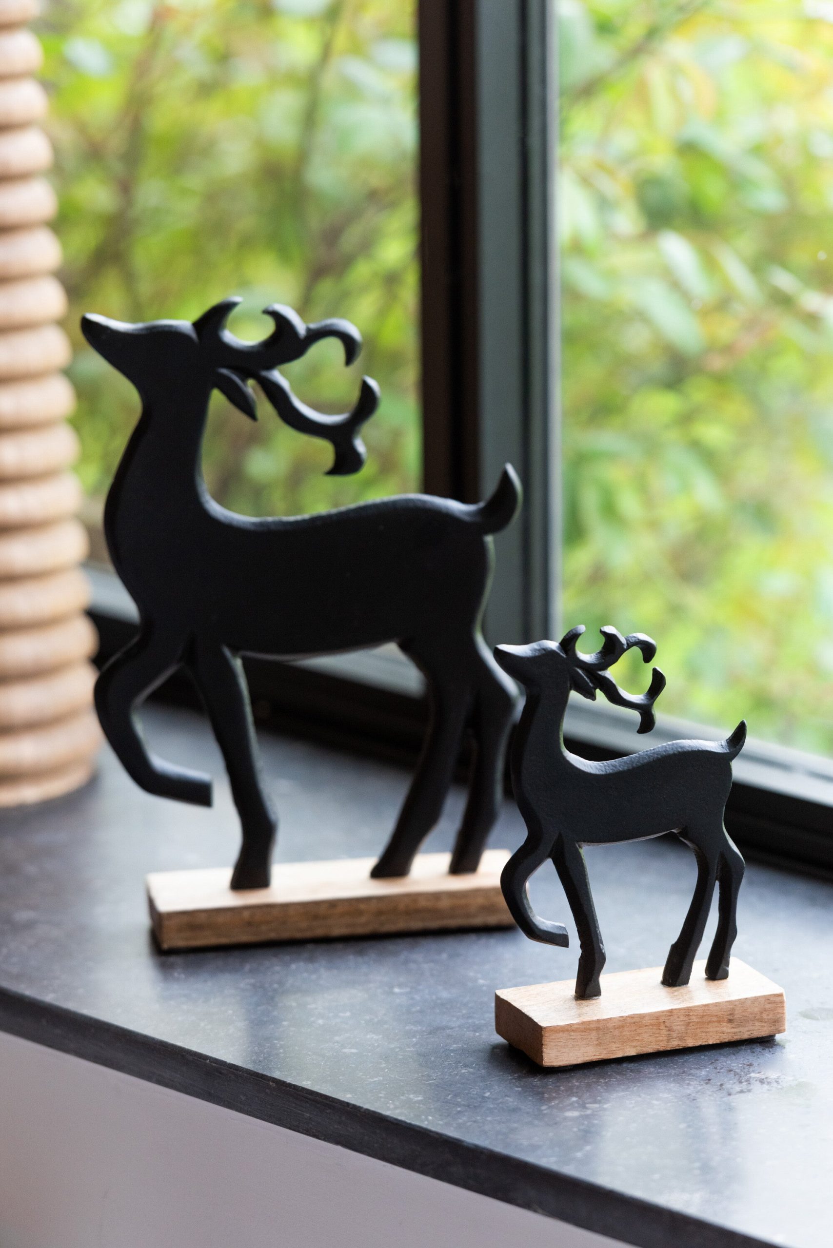 J-Line figuur Rendier Op Voet - aluminium/hout - zwart - small