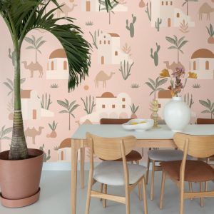 ESTAhome fotobehang kamelen en cactussen zacht roze, terracotta en gro ESTAhome fotobehang kamelen en cactussen zacht roze, terracotta en gro