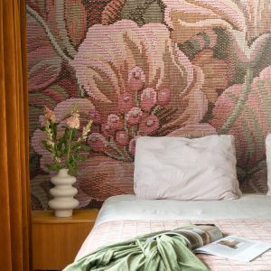 ESTAhome fotobehang geborduurd bloemmotief roze en groen – 186 x 279 c ESTAhome fotobehang geborduurd bloemmotief roze en groen – 186 x 279 c