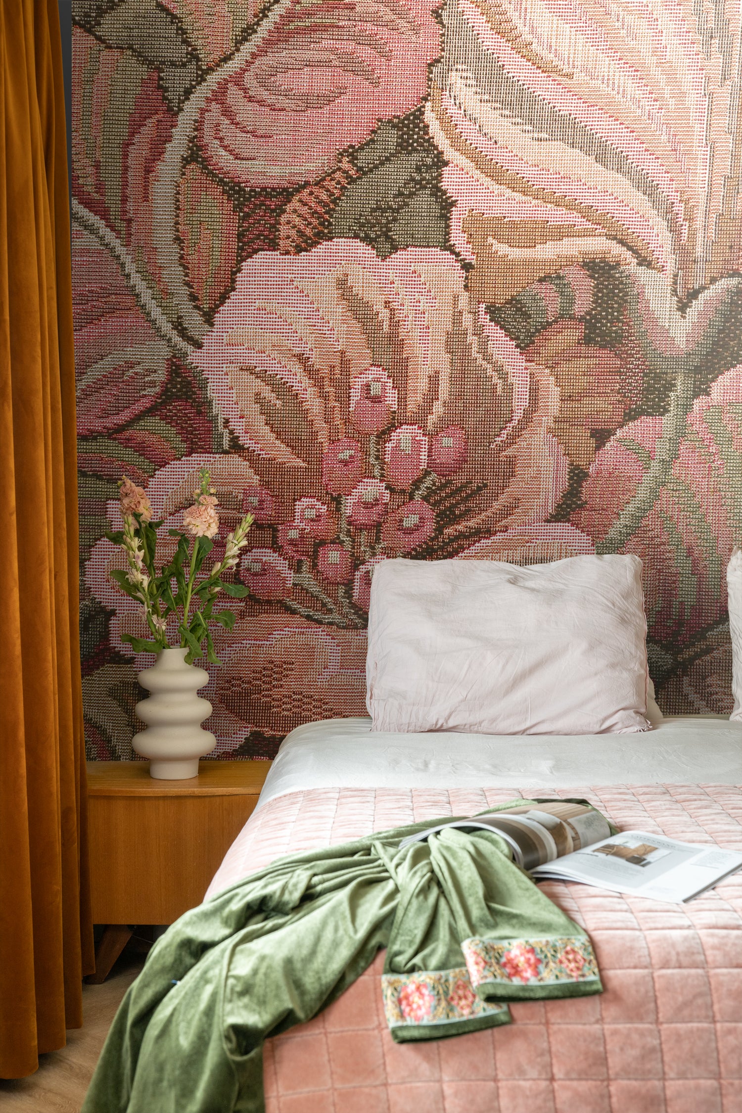 ESTAhome fotobehang geborduurd bloemmotief roze en groen - 186 x 279 c