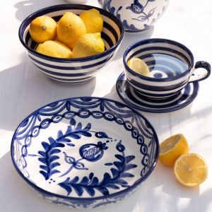J-Line schaal Granada Low – keramiek – wit/blauw – large – Ø 25 cm J-Line schaal Granada Low – keramiek – wit/blauw – large – Ø 25 cm