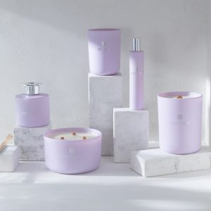 J-Line huisparfum Excellent – Siberia Fir – glas – lila J-Line huisparfum Excellent – Siberia Fir – glas – lila