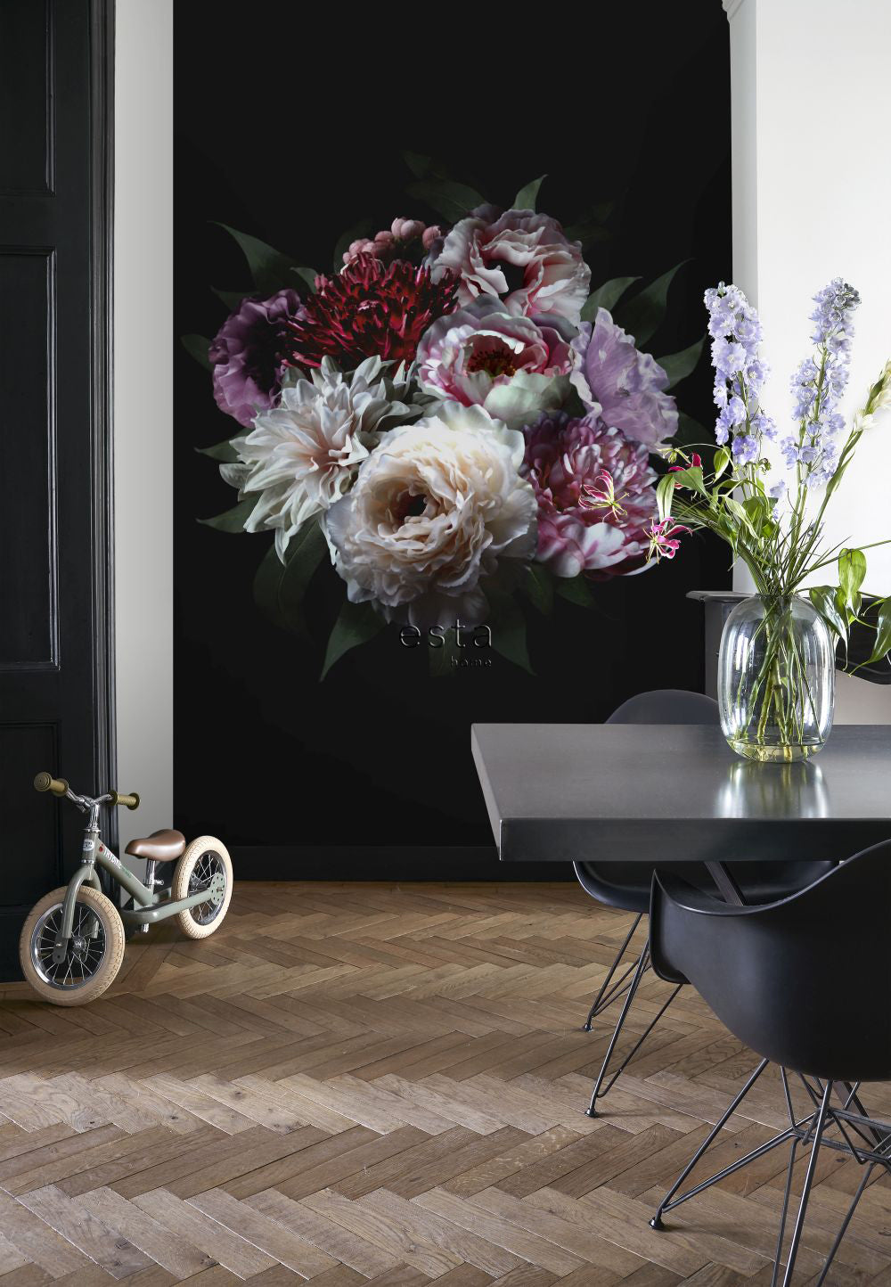 ESTAhome fotobehang bloemstilleven multicolor op zwart - 200 x 279 cm