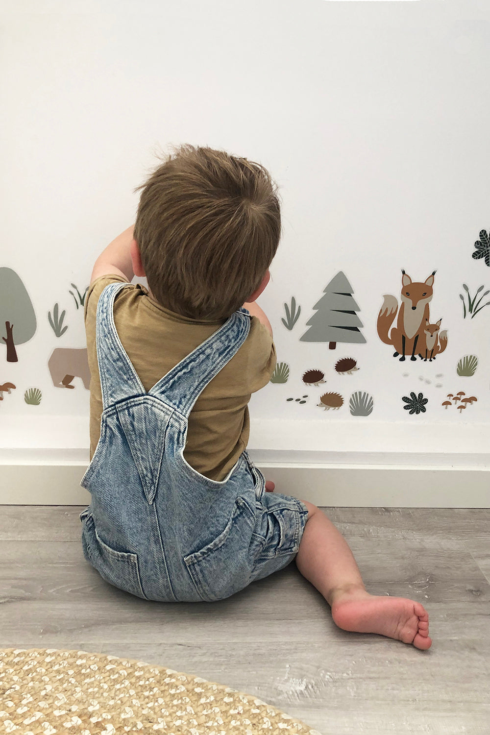 ESTAhome muursticker bos met bosdieren beige en mintgroen - 47.5 x 66